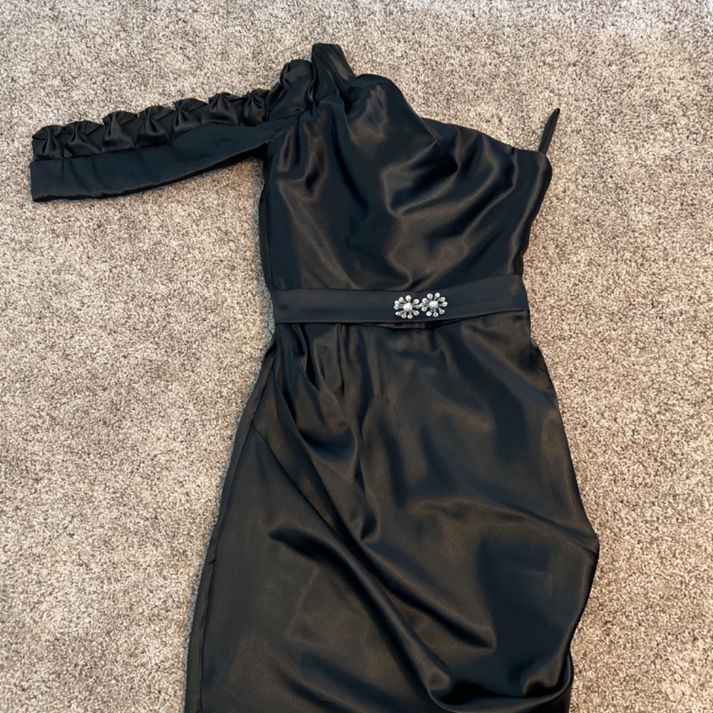 Dress - Picture 2 of 4